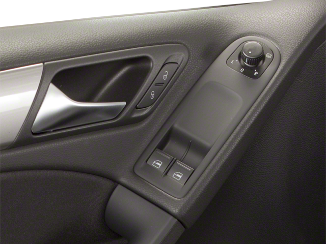 2010 Volkswagen Golf 2-Door (M5)