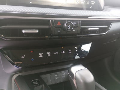 2025 Nissan Kicks SR FWD