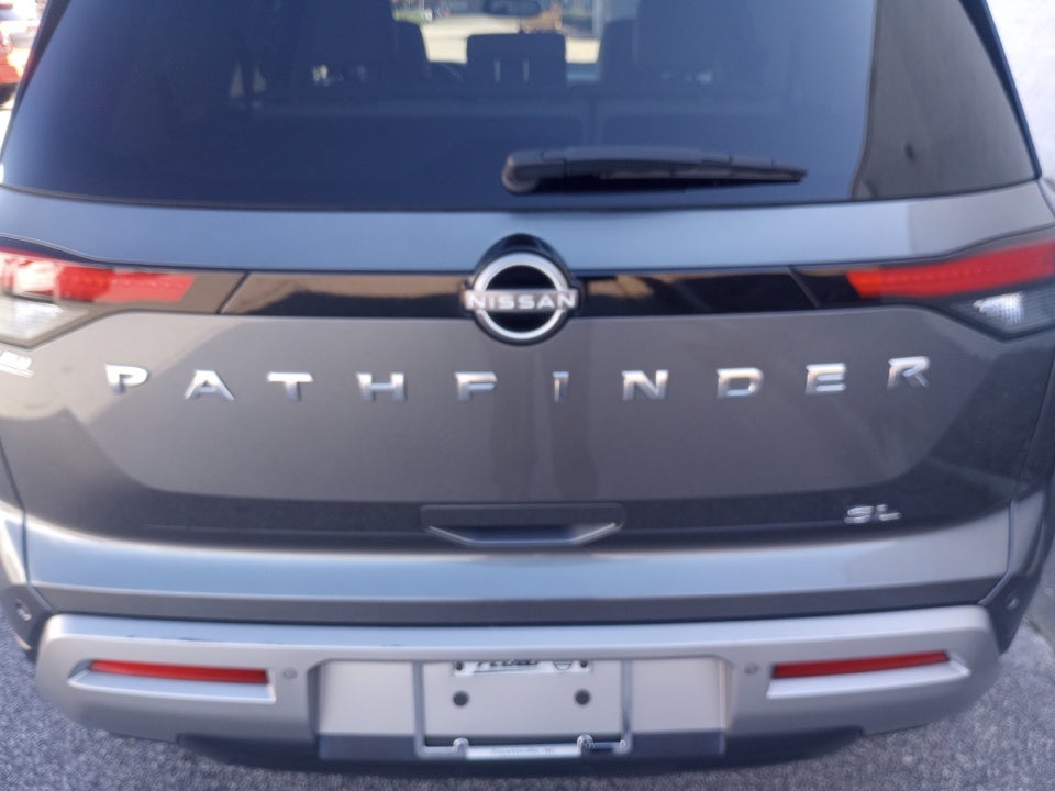 2022 Nissan Pathfinder SL 2WD