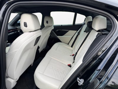 2026 BMW 550e xDrive