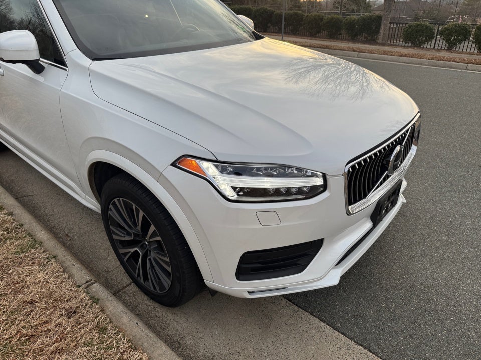 2022 Volvo XC90 T6 Momentum 7 Passenger