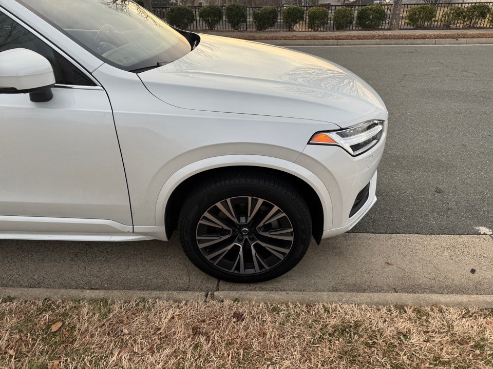 2022 Volvo XC90 T6 Momentum 7 Passenger