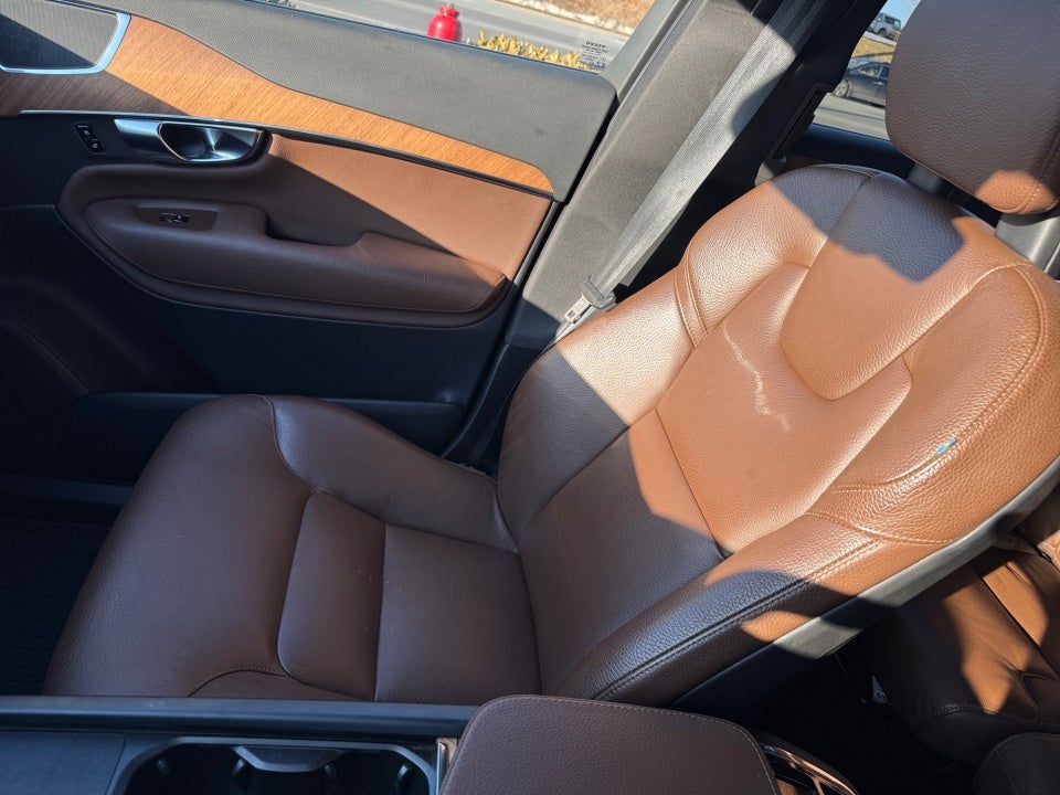 2022 Volvo XC90 T6 Momentum 7 Passenger