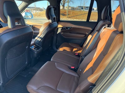 2022 Volvo XC90 T6 Momentum 7 Passenger