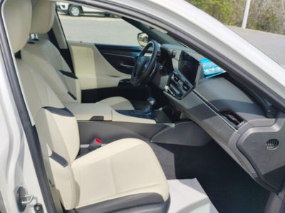 2022 Lexus ES 300h ES 300h