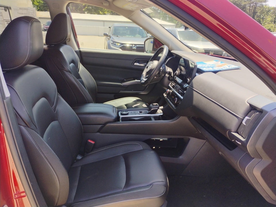 2022 Nissan Pathfinder SL 4WD