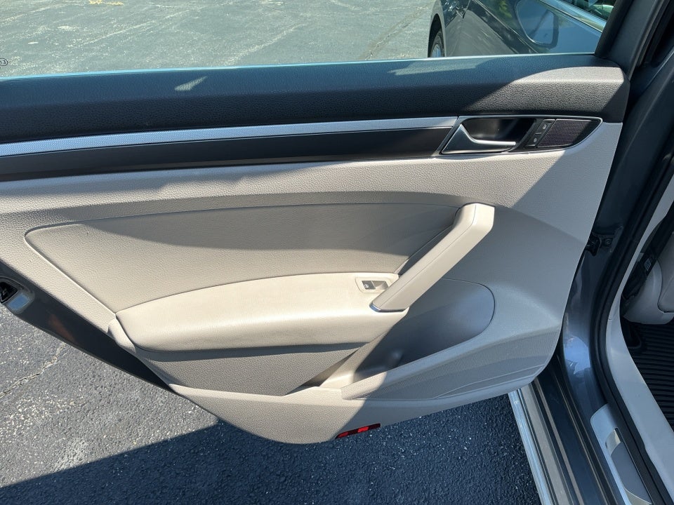 2017 Volkswagen Passat 1.8T R-Line