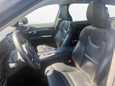 2019 Volvo XC90 Momentum