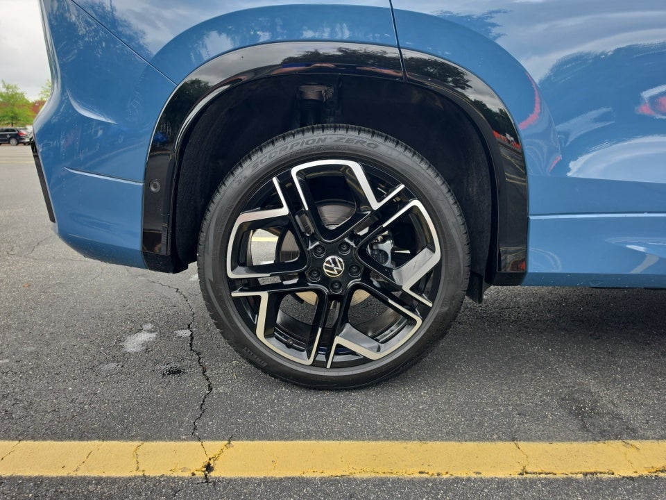 2025 Volkswagen Tiguan 2.0T SEL R-Line
