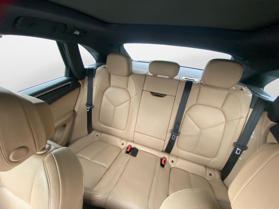 2023 Porsche Macan Base