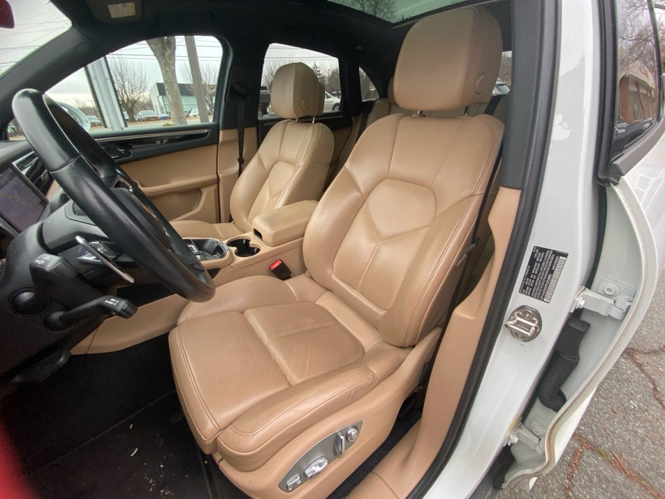 2023 Porsche Macan Base