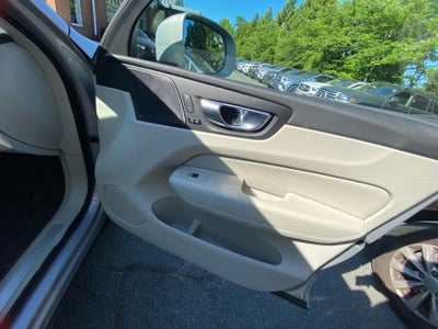 2022 Volvo XC60 B5 Inscription