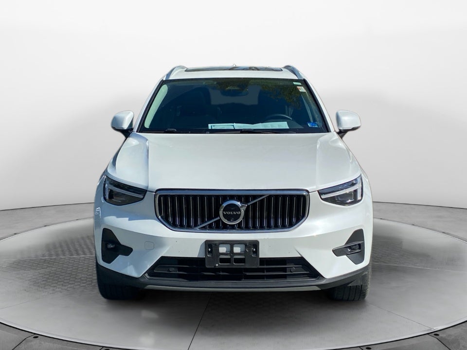 2024 Volvo XC40 B5 Ultimate Bright Theme
