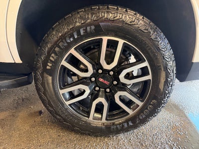 2024 GMC Yukon 4WD AT4