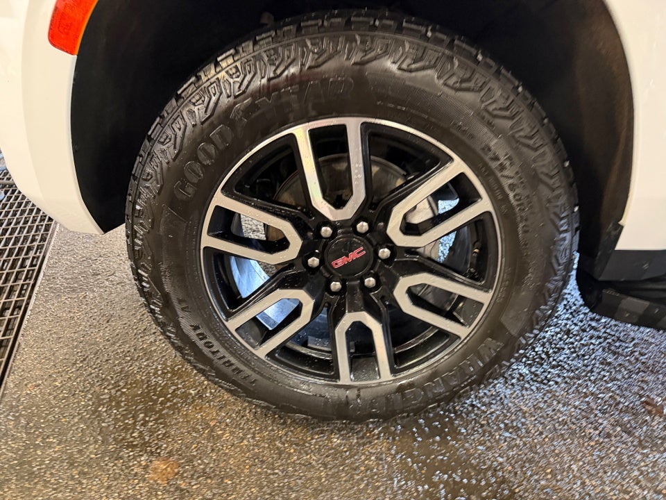 2024 GMC Yukon 4WD AT4