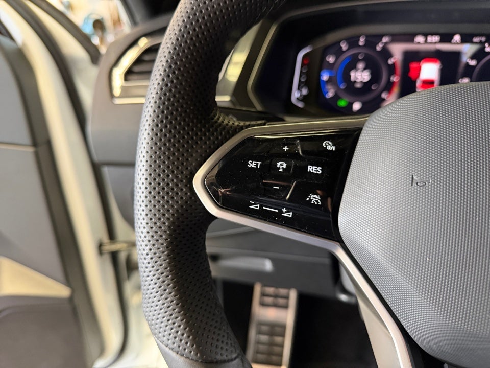 2024 Volkswagen Tiguan 2.0T SEL R-Line