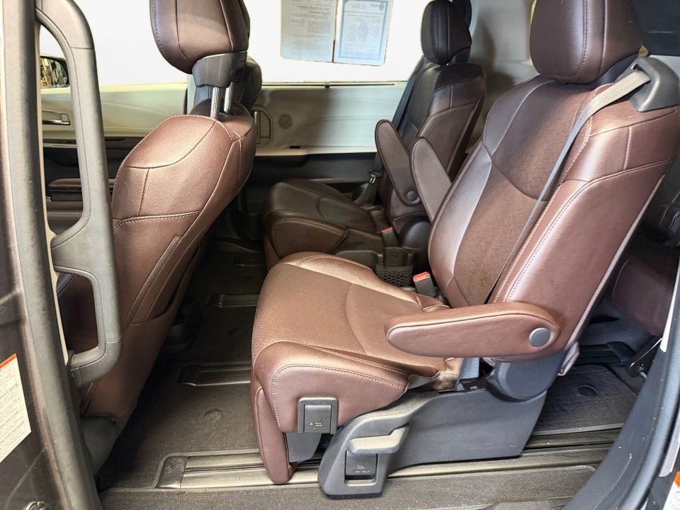2022 Toyota Sienna Platinum