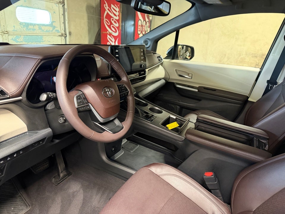2022 Toyota Sienna Platinum
