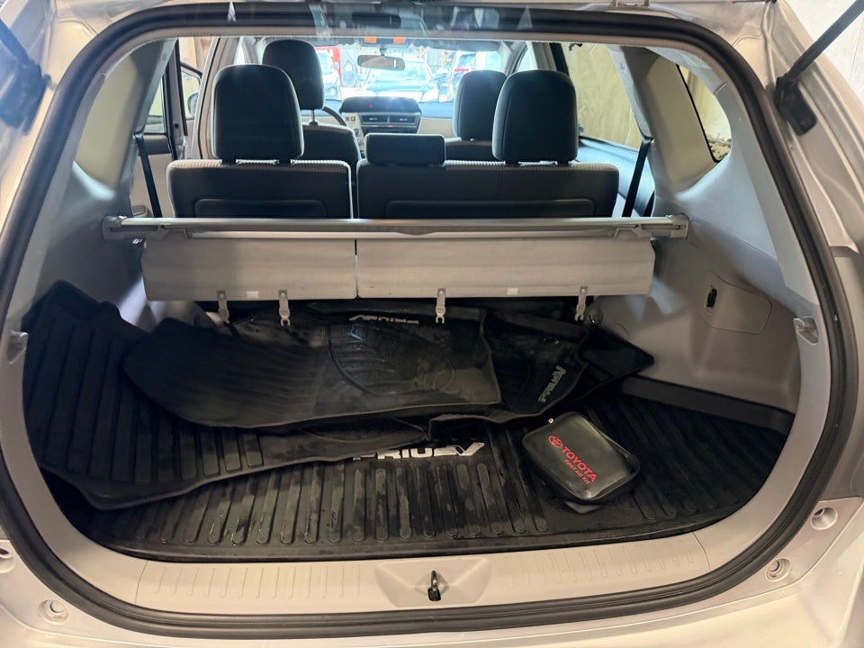 2017 Toyota Prius v Three