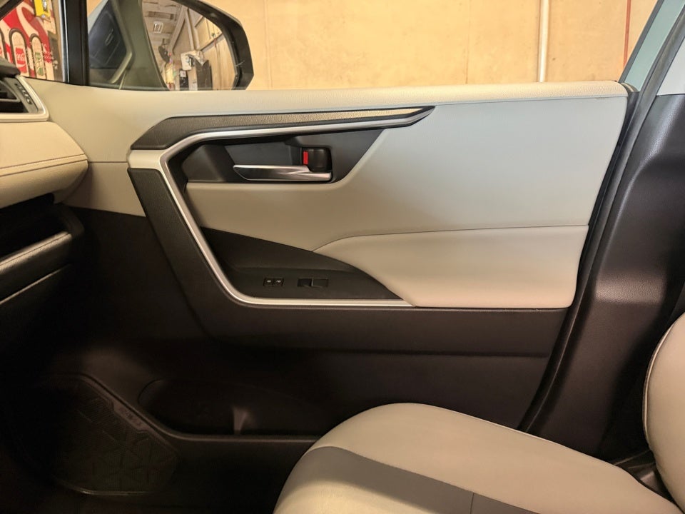 2021 Toyota RAV4 Hybrid XLE Premium