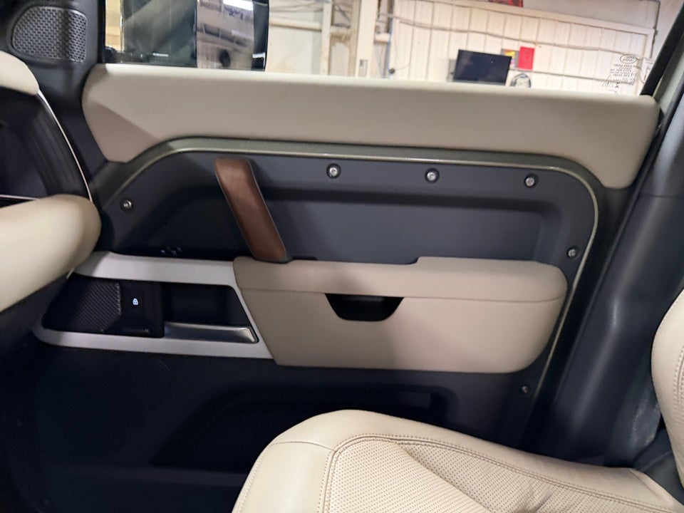 2024 Land Rover Defender 110 P400 S