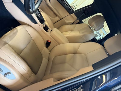 2022 Porsche Macan AWD