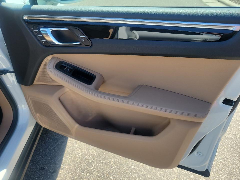 2023 Porsche Macan Base