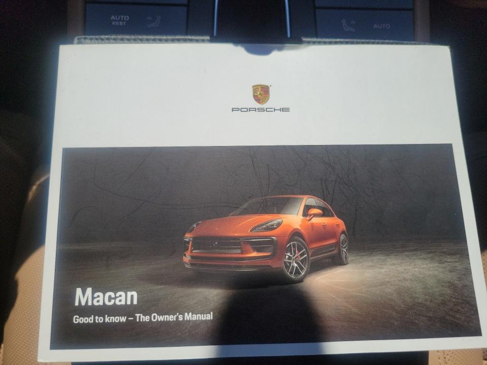 2023 Porsche Macan Base