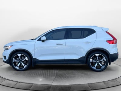 2020 Volvo XC40 Momentum