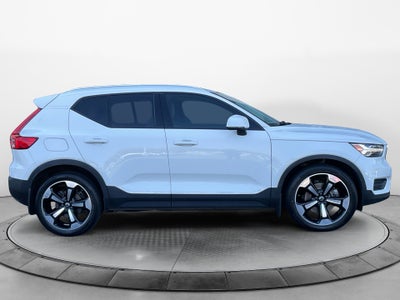 2020 Volvo XC40 Momentum