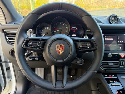 2025 Porsche Macan T
