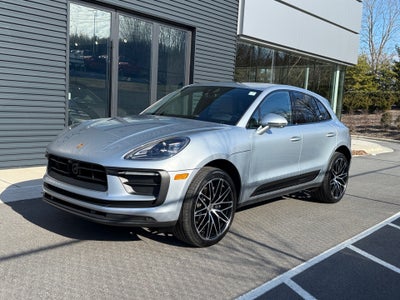 2025 Porsche Macan T