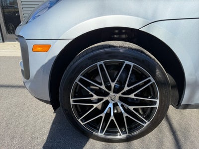 2025 Porsche Macan T