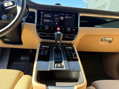 2025 Porsche Macan T