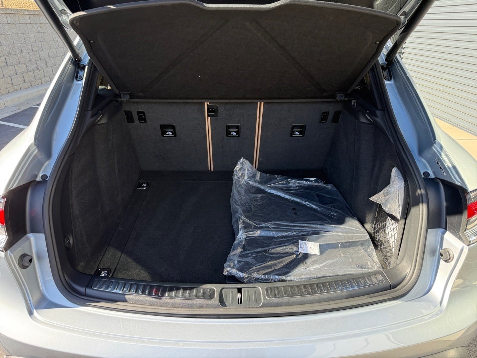 2025 Porsche Macan T