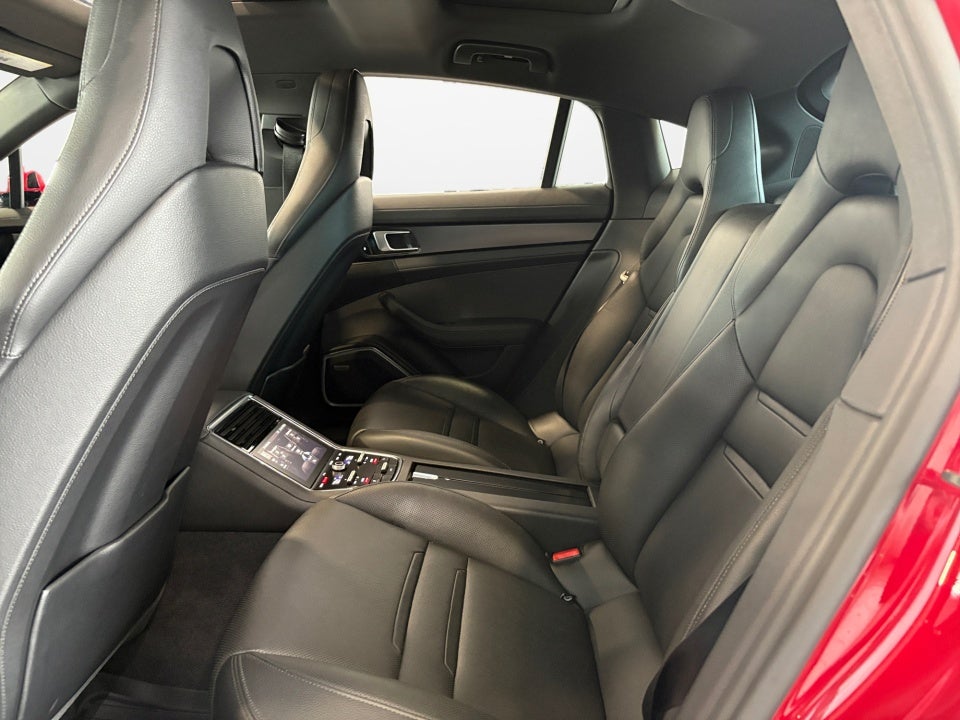 2018 Porsche Panamera 4