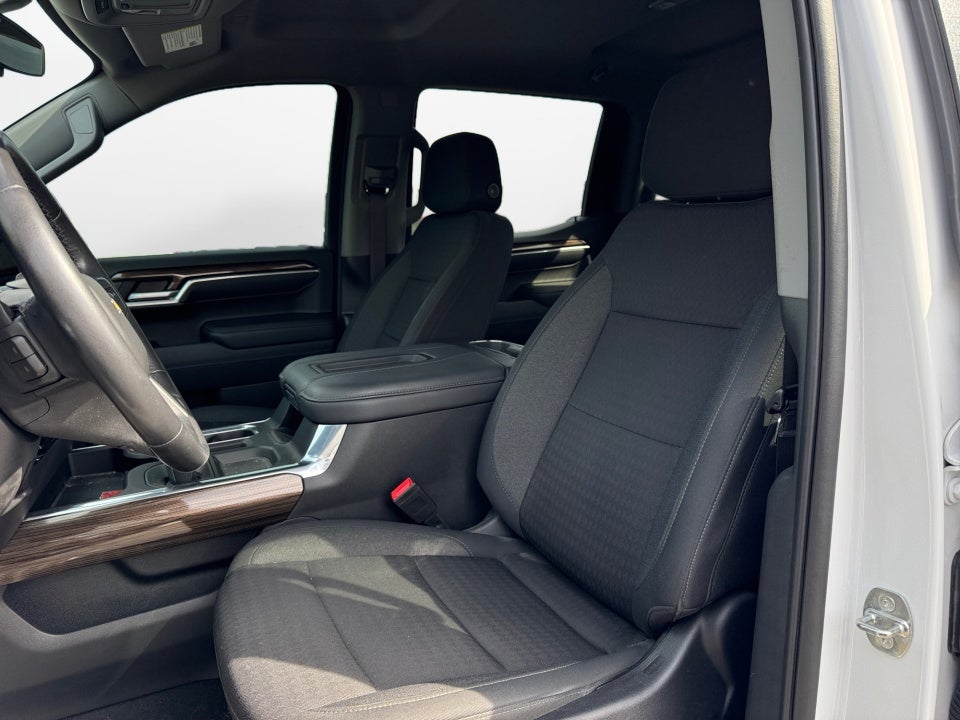 2022 Chevrolet Silverado 4WD Crew Cab Standard Bed LT