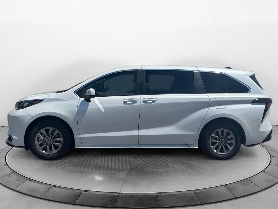 2025 Toyota Sienna XLE
