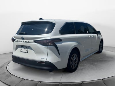 2025 Toyota Sienna XLE