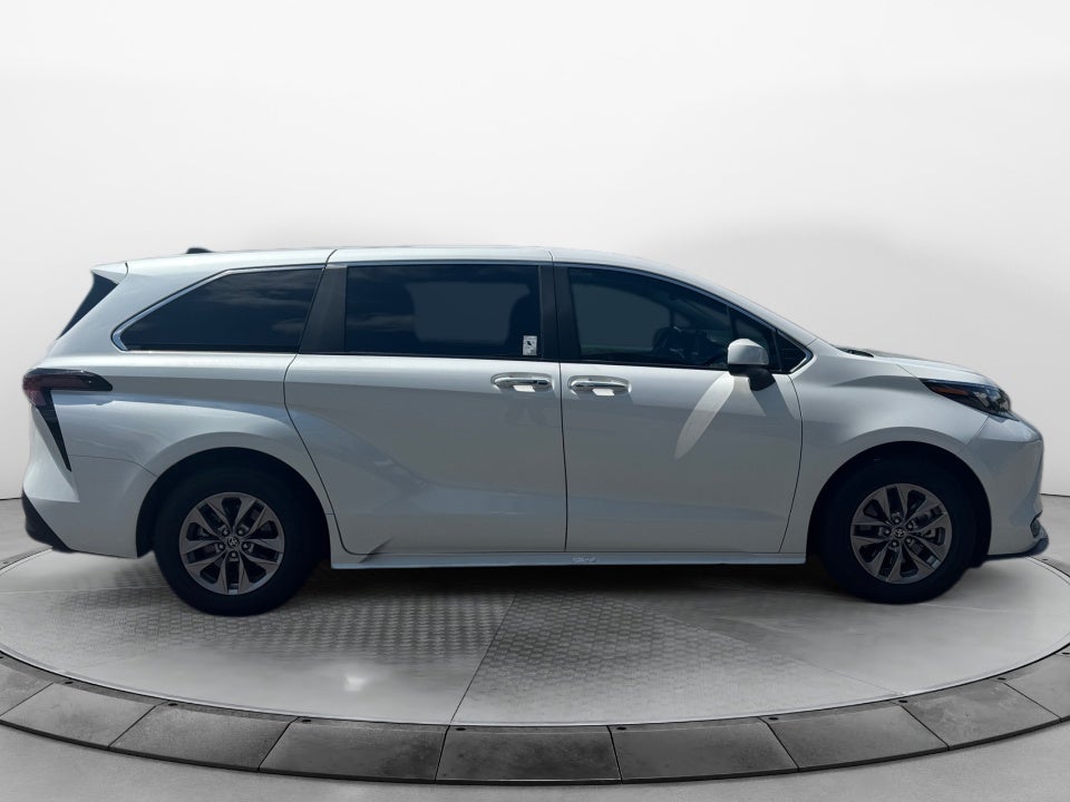 2025 Toyota Sienna XLE