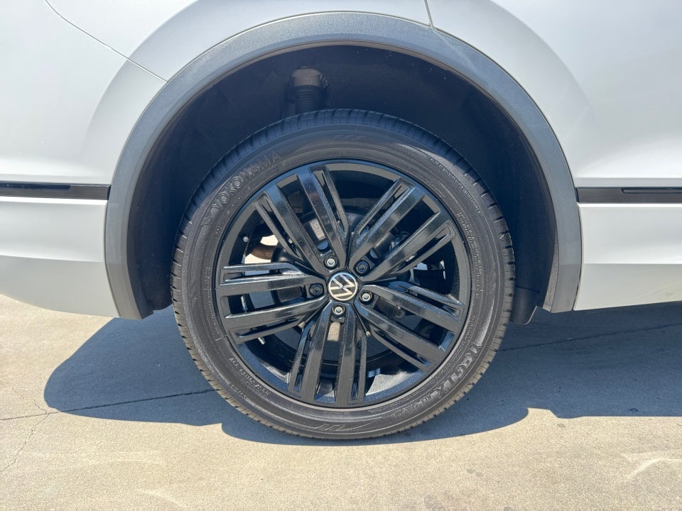 2022 Volkswagen Tiguan 2.0T SE R-Line Black