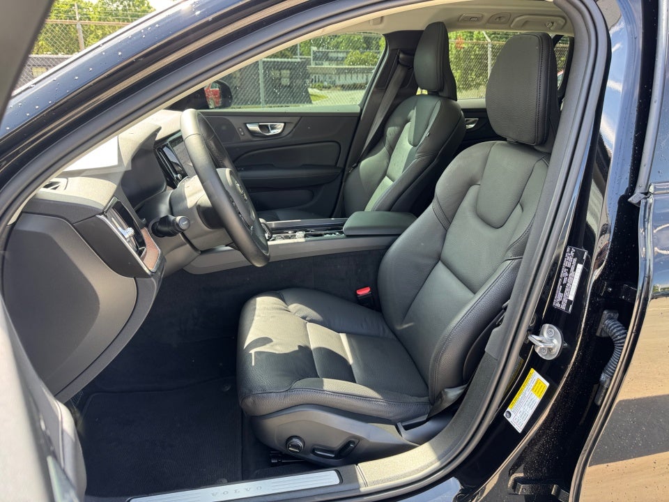 2025 Volvo V60 Cross Country Plus, B5 AWD Gas (mild hybrid)