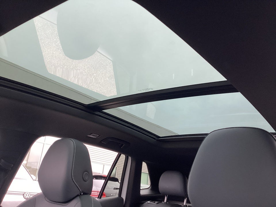 2025 Volkswagen Tiguan 2.0T SE R-Line Black