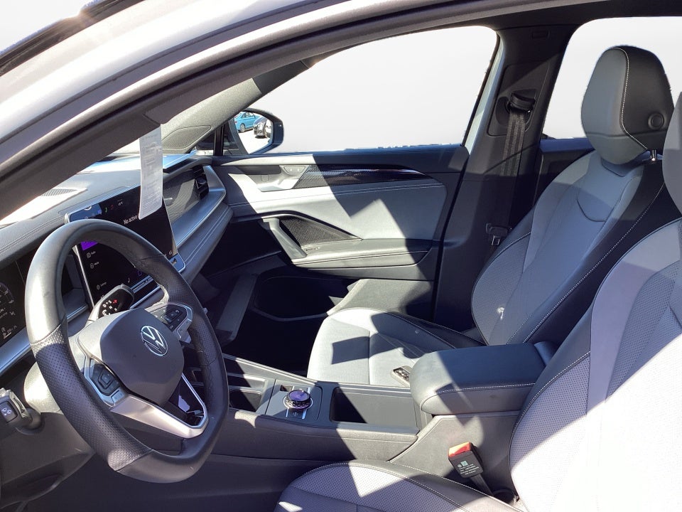 2025 Volkswagen Tiguan 2.0T SE R-Line Black