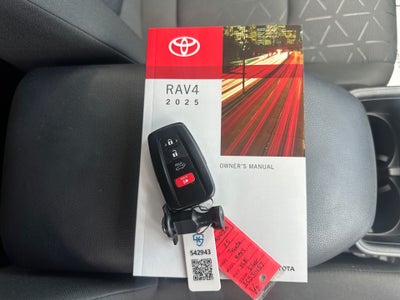 2025 Toyota RAV4 XLE
