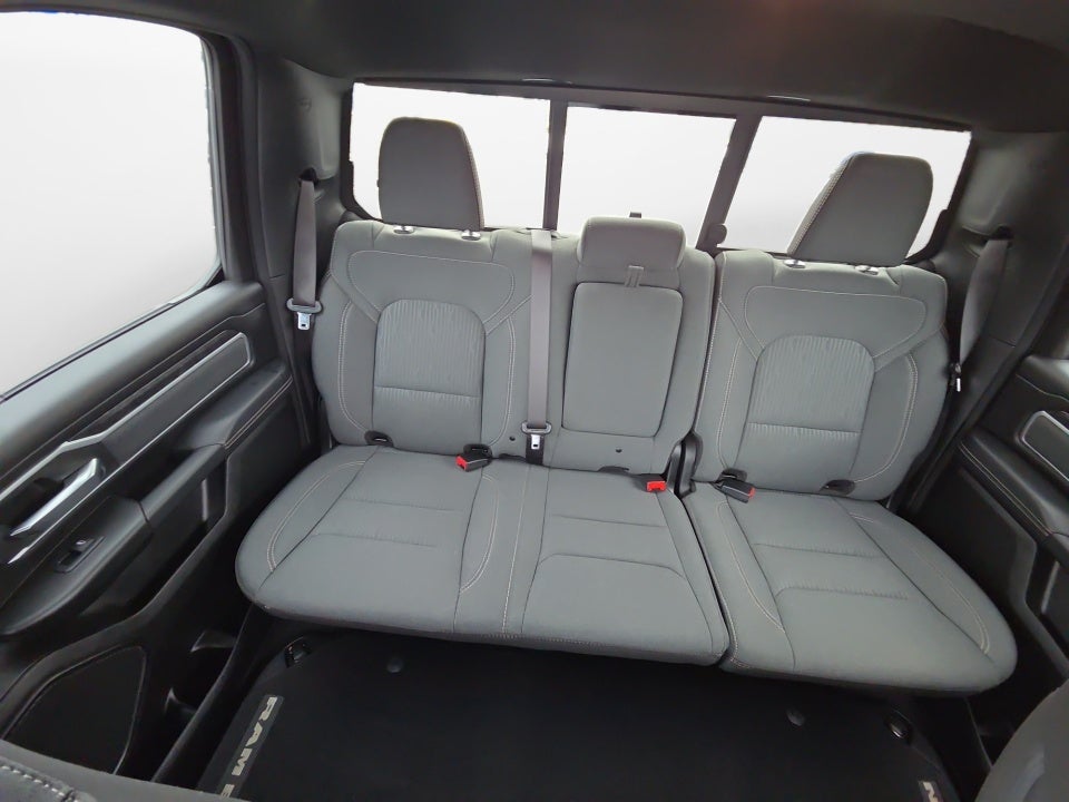 2022 RAM 1500 Big Horn Crew Cab 4x4 5'7" Box