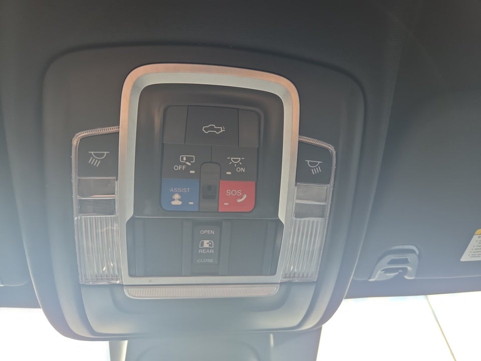 2022 RAM 1500 Laramie Crew Cab 4x4 5'7" Box