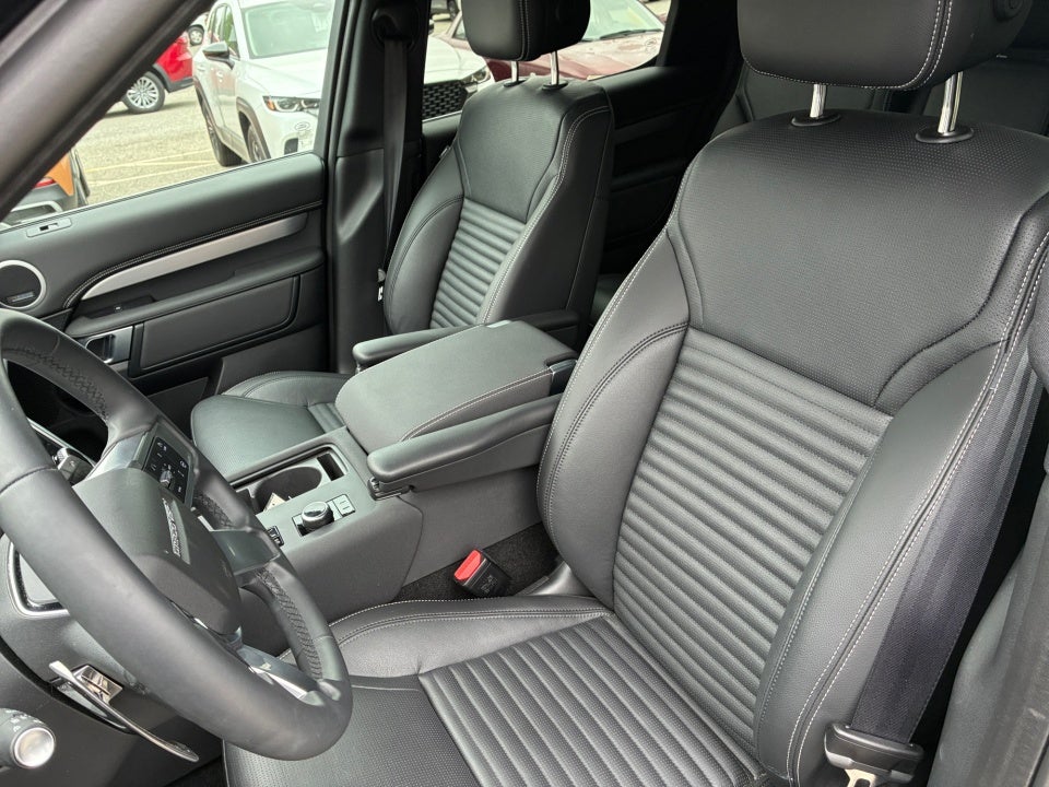 2025 Land Rover Discovery P360 Dynamic SE