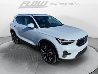 2025 Volvo XC40 B5 Ultra Bright Theme