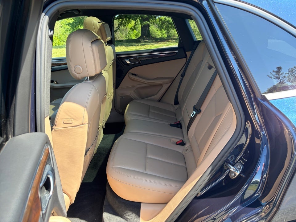 2021 Porsche Macan Base